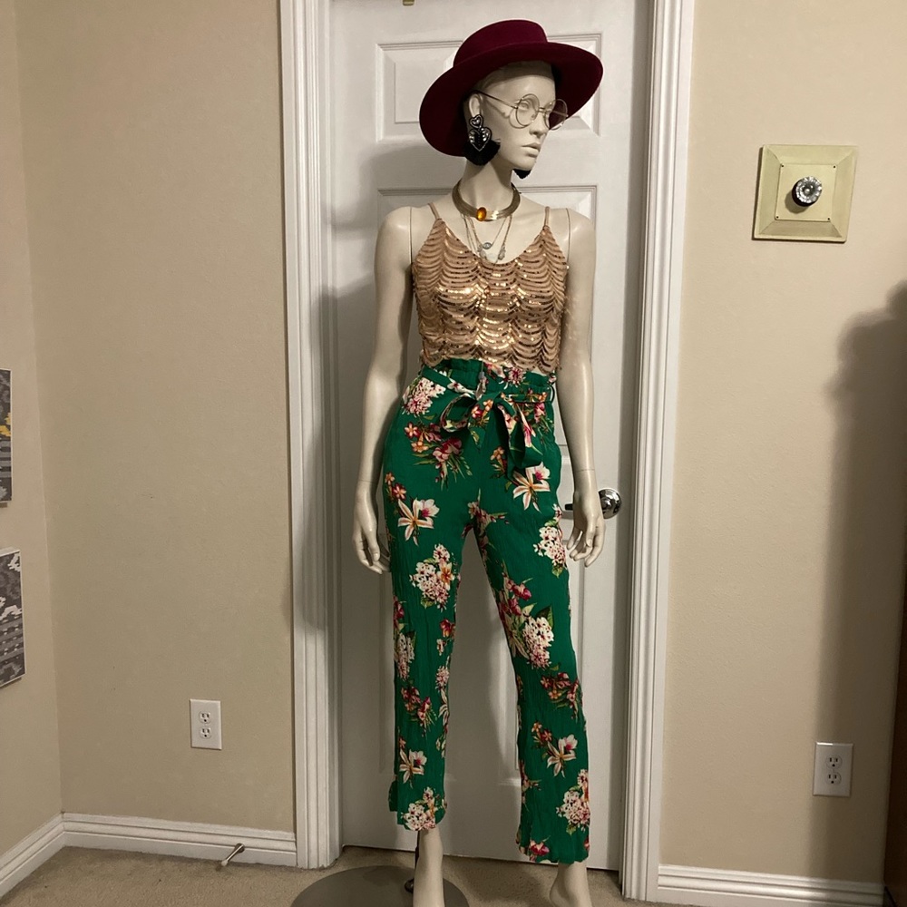 EXPRESS - Picture 2 of 10